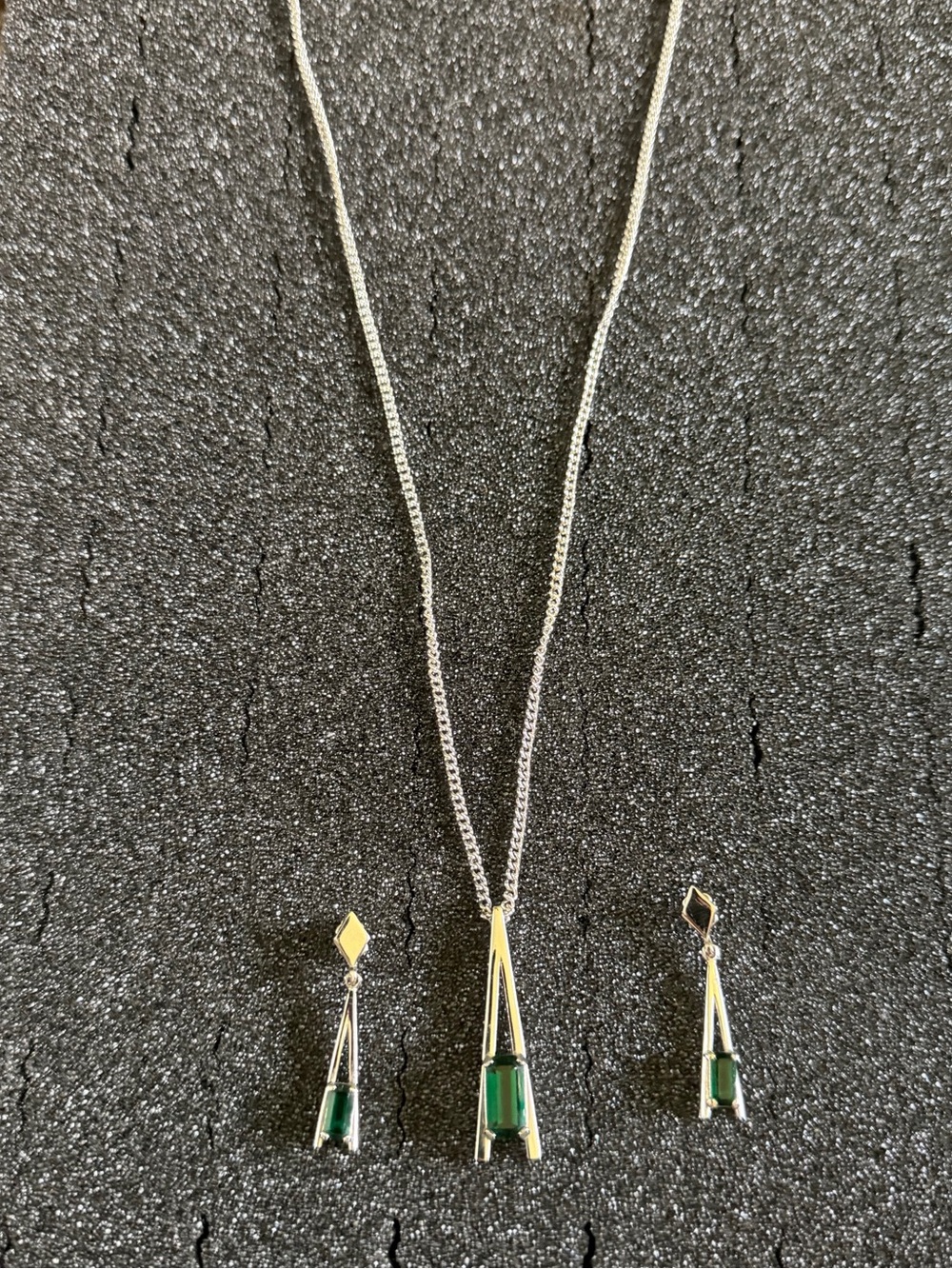 Vintage Avon Emerald Green Glass Pendant Necklace AND Earrings